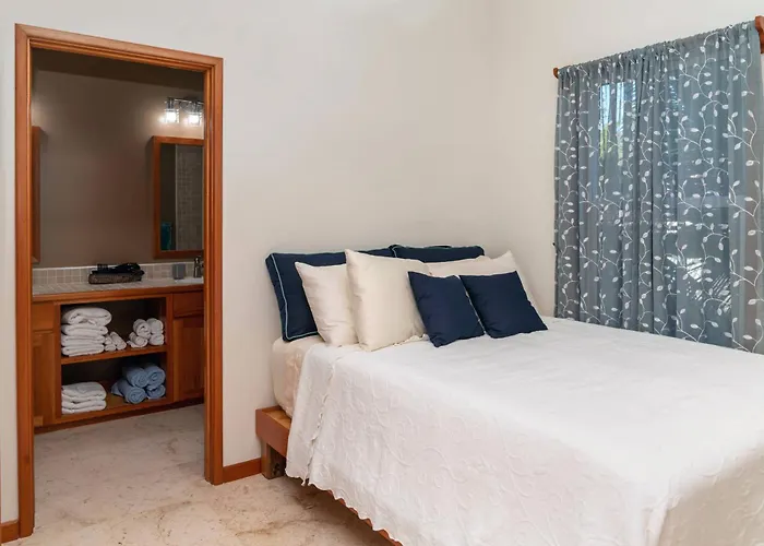 Residences At Barrier Reef 10-1b Oceanfront 2 Bedroom By Floreo Holiday home San Pedro (Ambergris Caye)