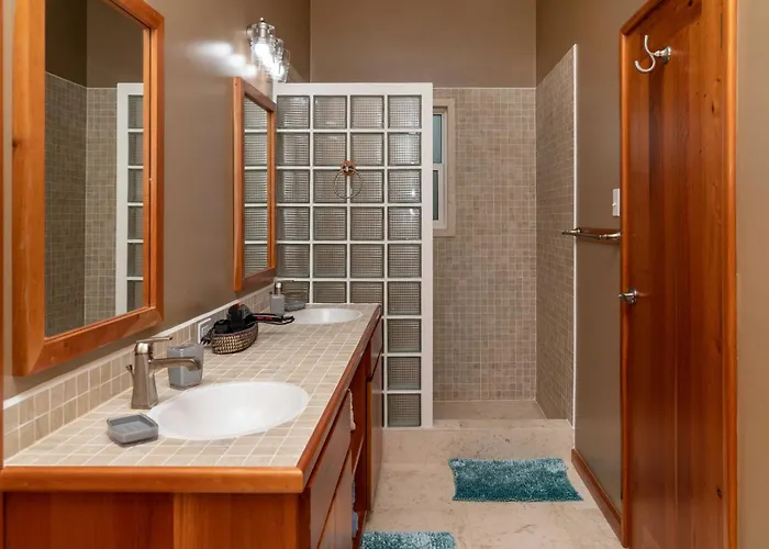 Residences At Barrier Reef 10-1b Oceanfront 2 Bedroom By Floreo Holiday home